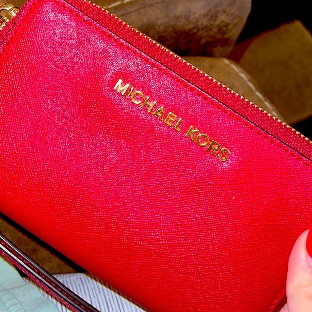 Michael Kors wallet (great condition)